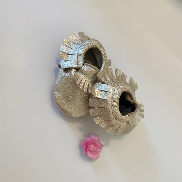 BRAND NEW Genuine Leather Gold Moccasins - Picture 1 of 2